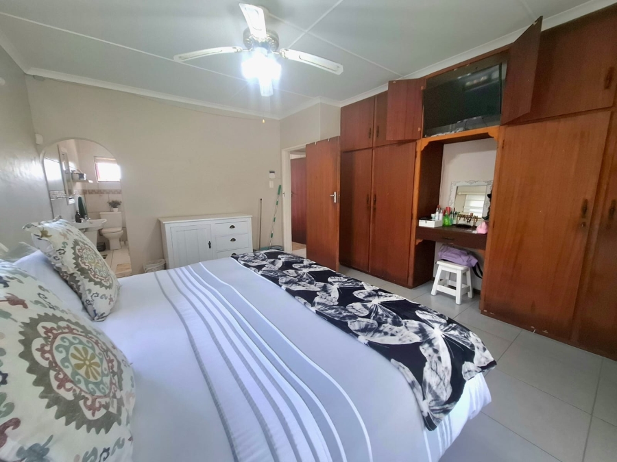 5 Bedroom Property for Sale in Beacon Bay Eastern Cape
